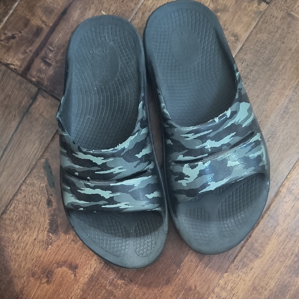 Oofos Ooahh Recovery Slides Camouflage Sandals